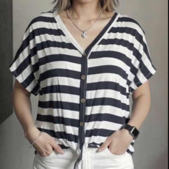 Gray black white and striped oversize Top knot detail Medium NWT - Picture 2 of 8